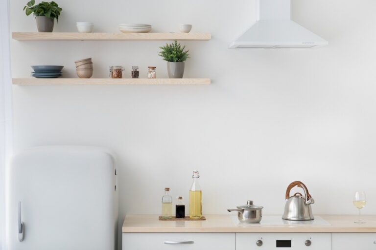 キッチンにコレあったら捨てて！捨てたら金運がアップするもの【Dr.コパの風水解説】