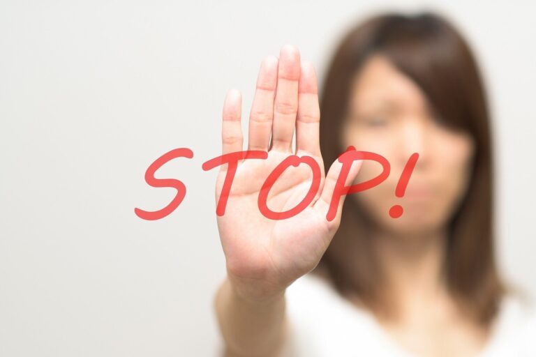 知らずにつぶやいていたら今すぐやめて！自分の金運を下げてしまう危険な習慣5選【Dr.コパの風水解説】