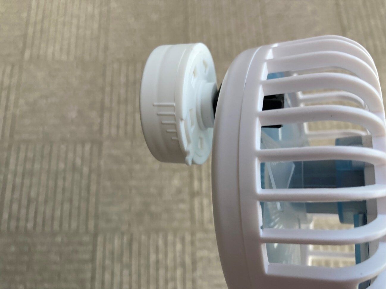 飛ぶように売れてる【ダイソー】「暑さもリフレッシュ」ハンディファンとセットで使いたいおすすめグッズ