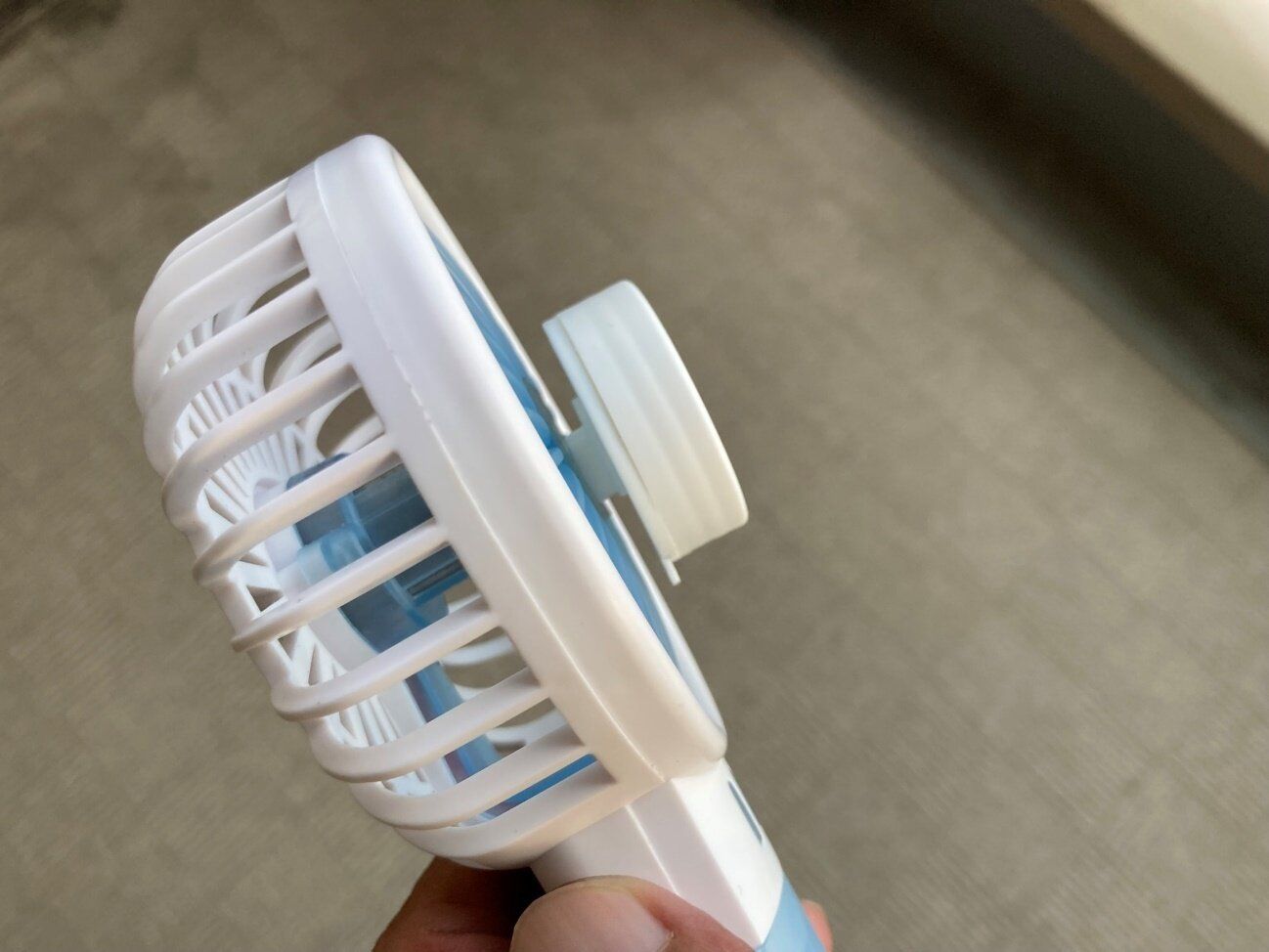 飛ぶように売れてる【ダイソー】「暑さもリフレッシュ」ハンディファンとセットで使いたいおすすめグッズ