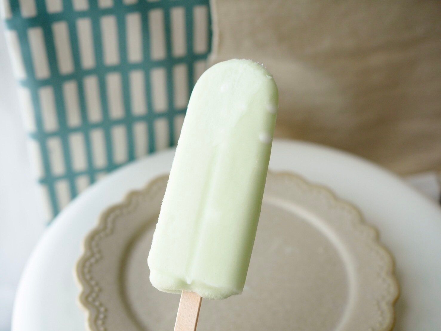 シャトレーゼ「ラムネアイスバー 6本入」商品写真