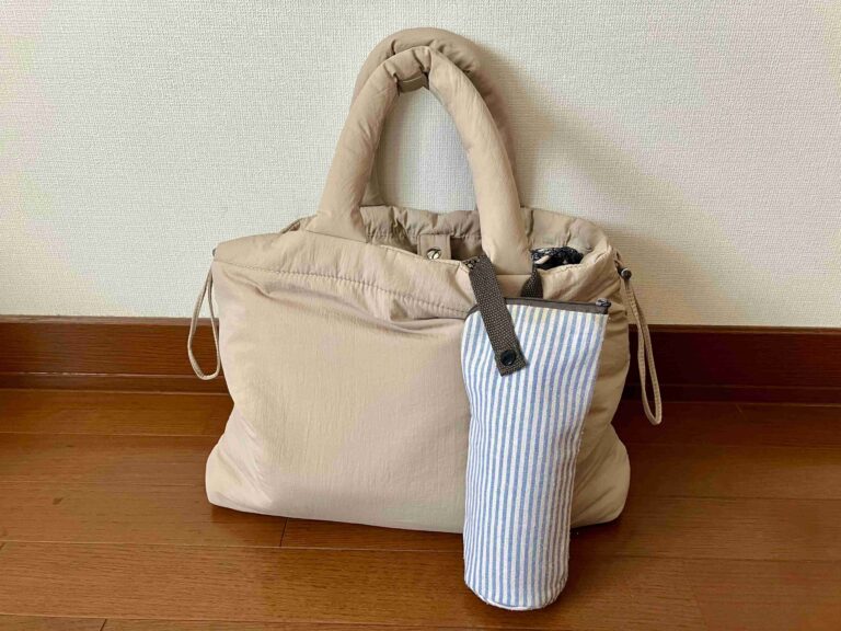 【セリア】もう水筒だって倒れない！便利な取手付きペットボトルカバー