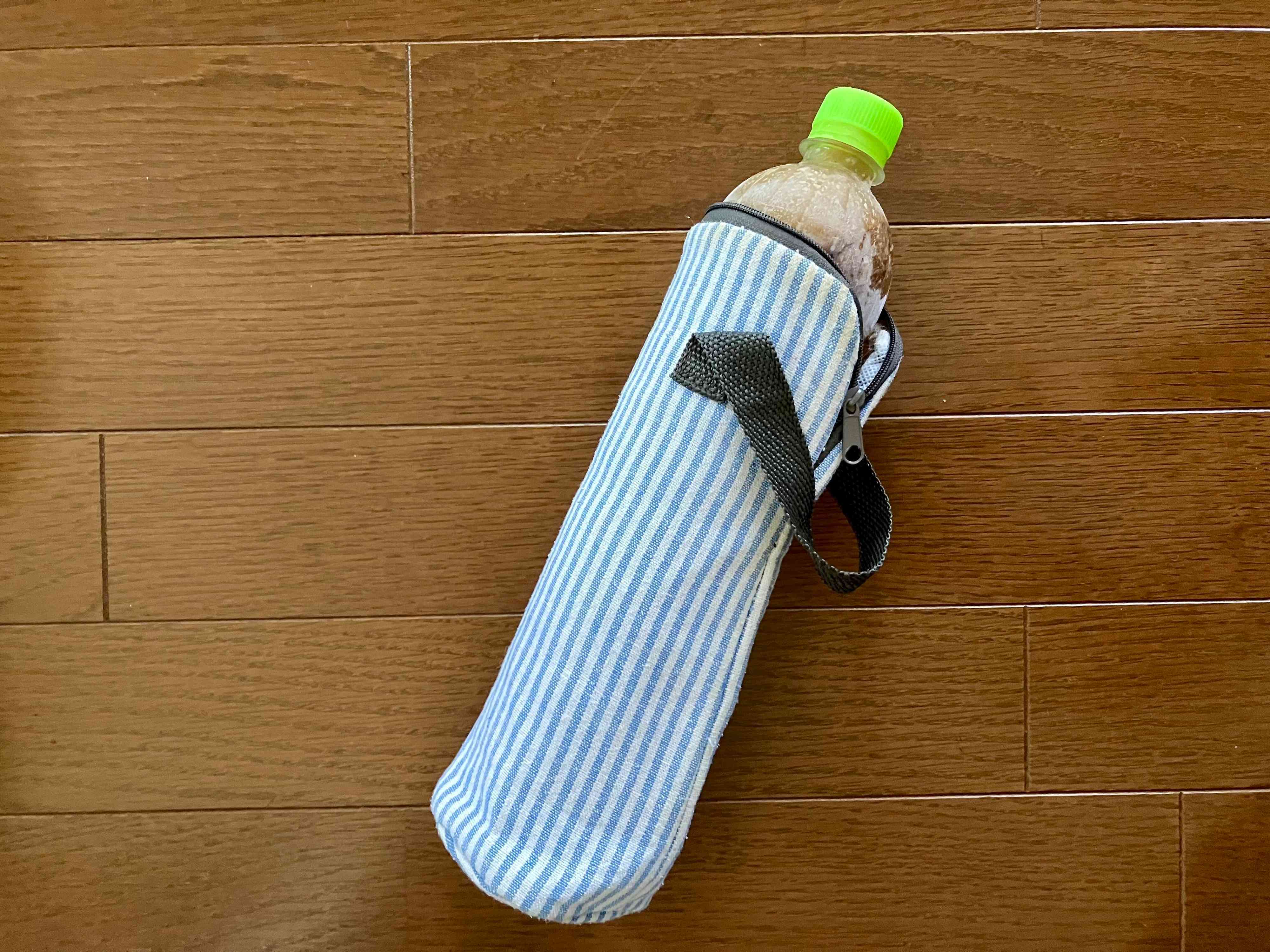 凍らせたペットボトルをIN