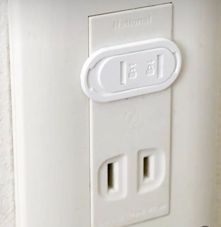 コンセントカバー