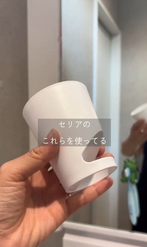 洗面台をすっきり!「フィムルフックコップホルダー」&「かけられる洗面コップ」
