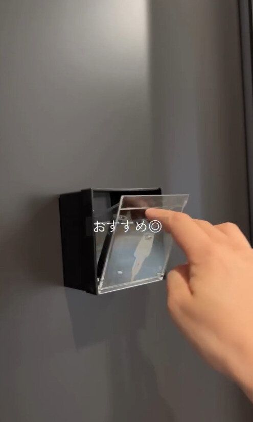 玄関をすっきり!「マグネットスイングケース」