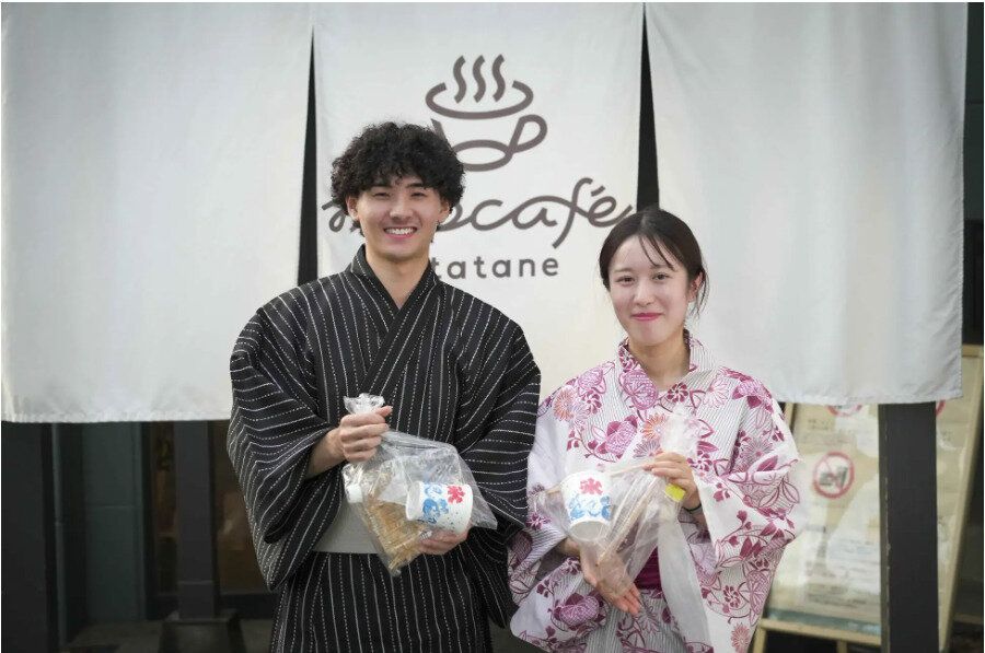 地域の美化とサステナブルな社会づくりを目指して、祭り後のゴミを集める取り組み。おふろcafe utataneが「埼玉お祭りゴミゼロ大作戦」キャンペーンを実施中（PR TIMES）