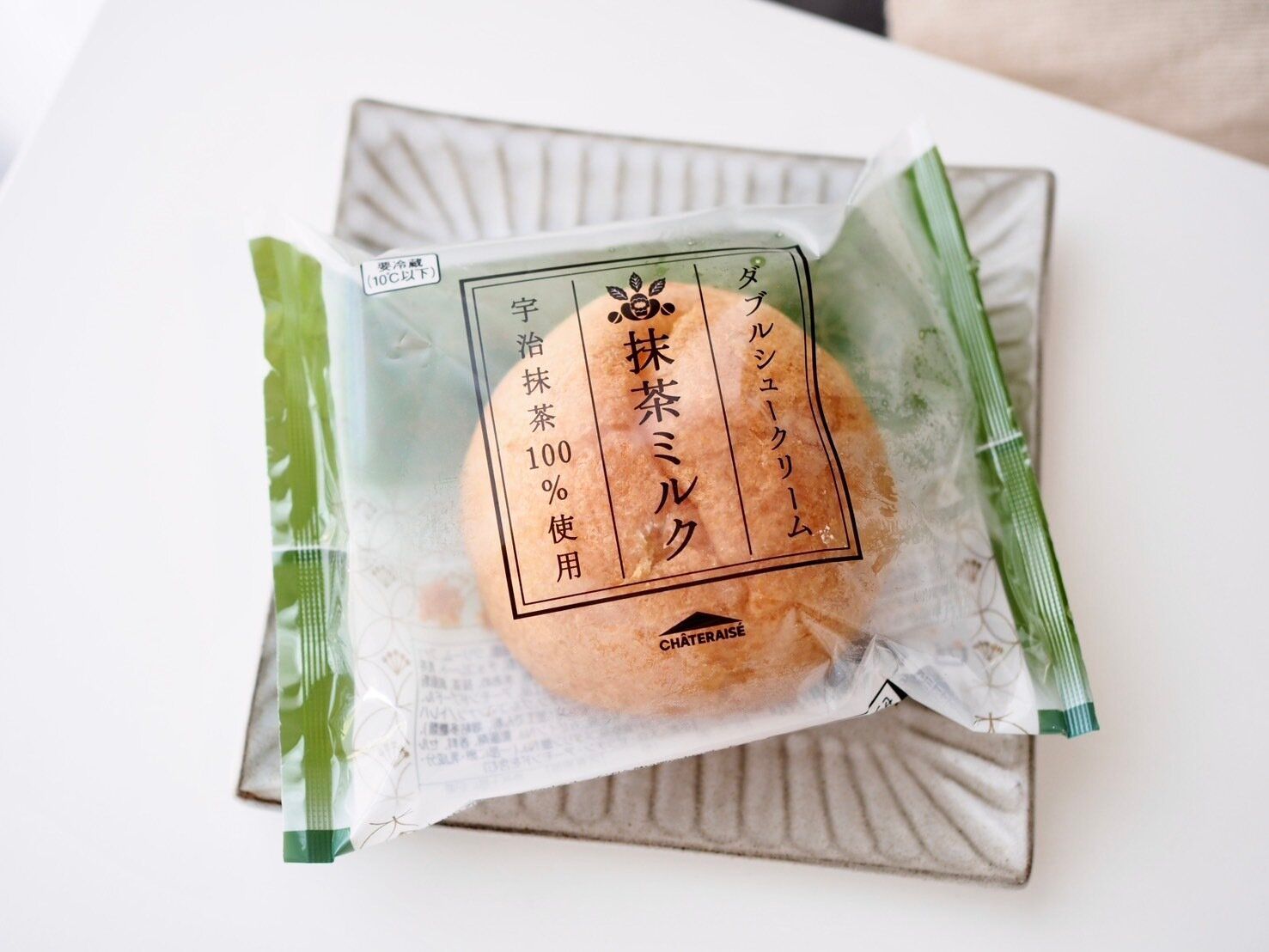 シャトレーゼ「ダブルシュークリーム 抹茶ミルク」商品写真