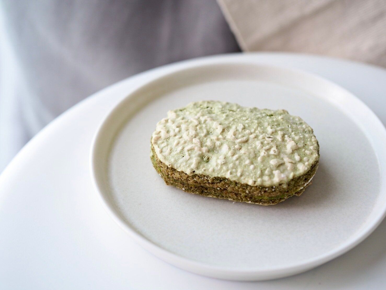 シャトレーゼ「ダックワーズ 宇治抹茶」商品写真