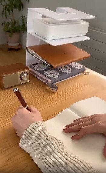 【ダイソー】簡易ラックとして使えばデスク上がすっきり