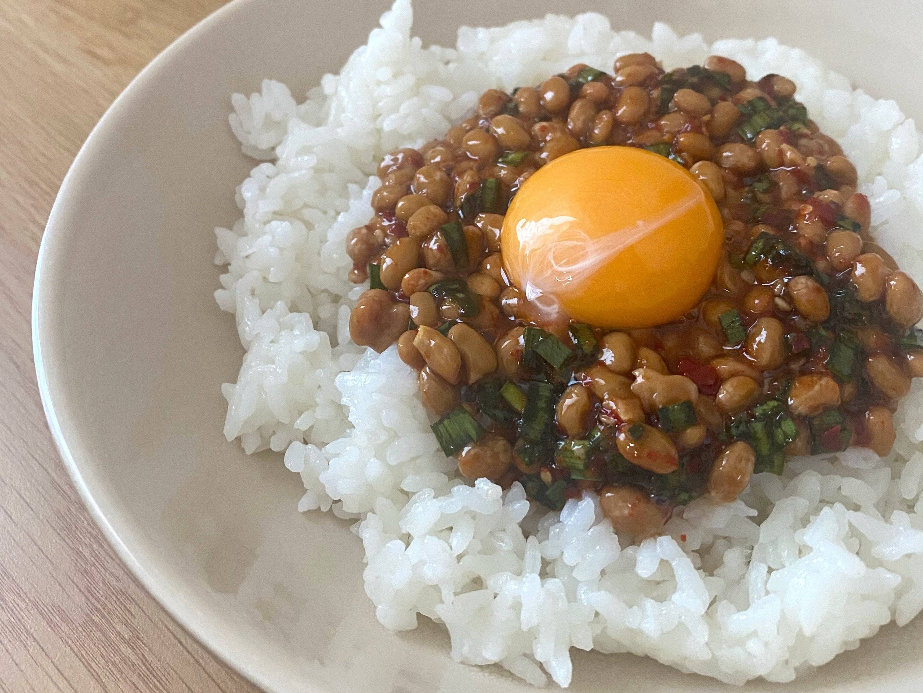 国産にんにくの旨辛だれをアレンジした料理