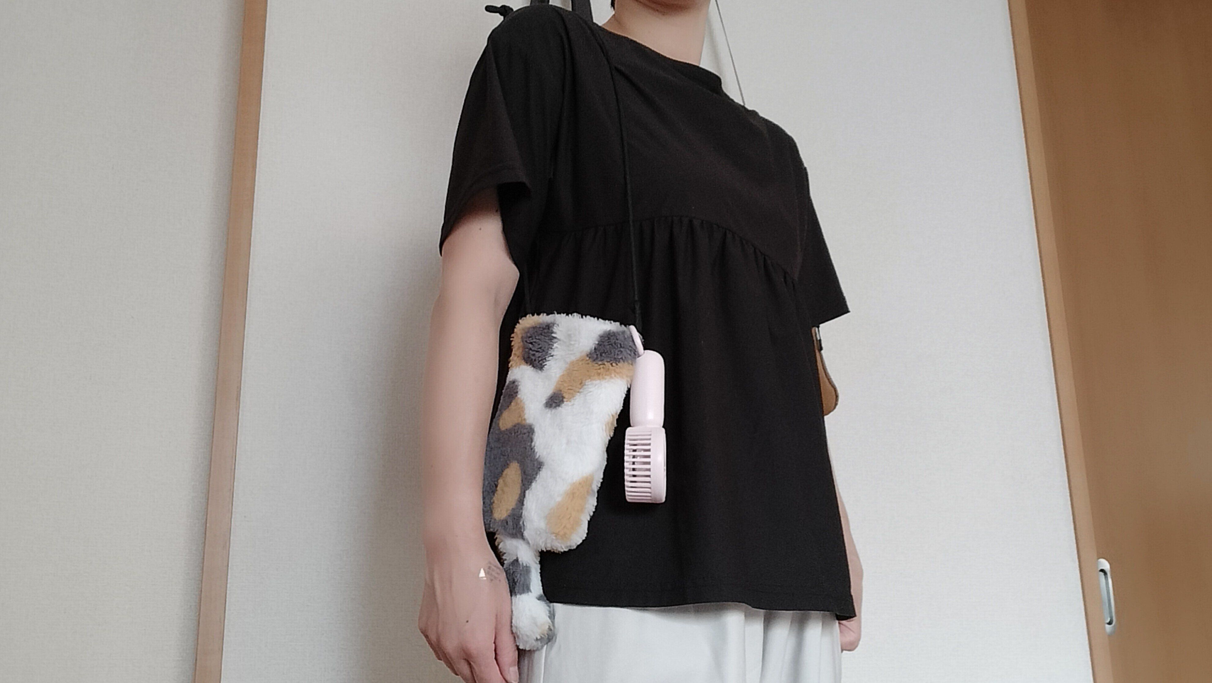 ショルダーポーチに取り付けることも出来る