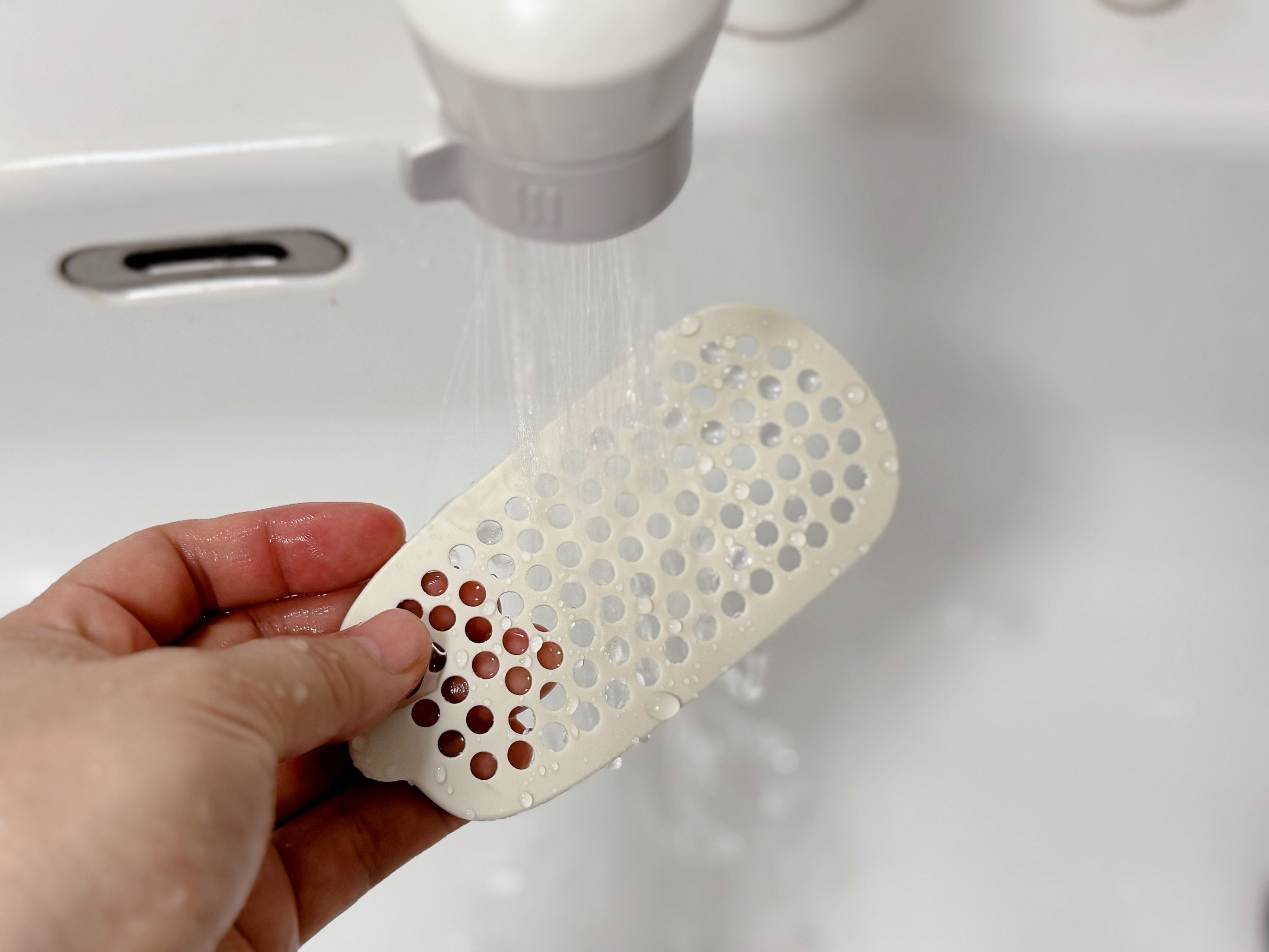 髪の毛も手を触れずに捨てられる！