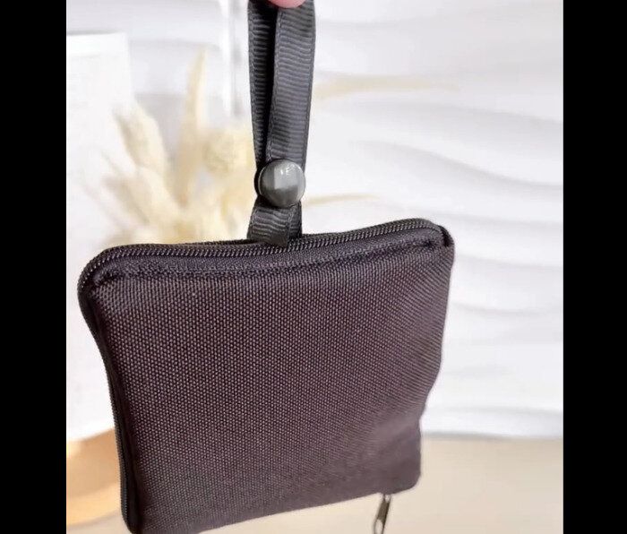 【セリア】雨の日に便利!自転車サドル用 マイクロファイバータオル