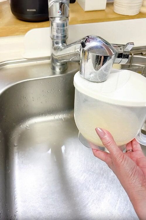 【ダイソー】水を勢いよく注ぐだけでお米がとげる