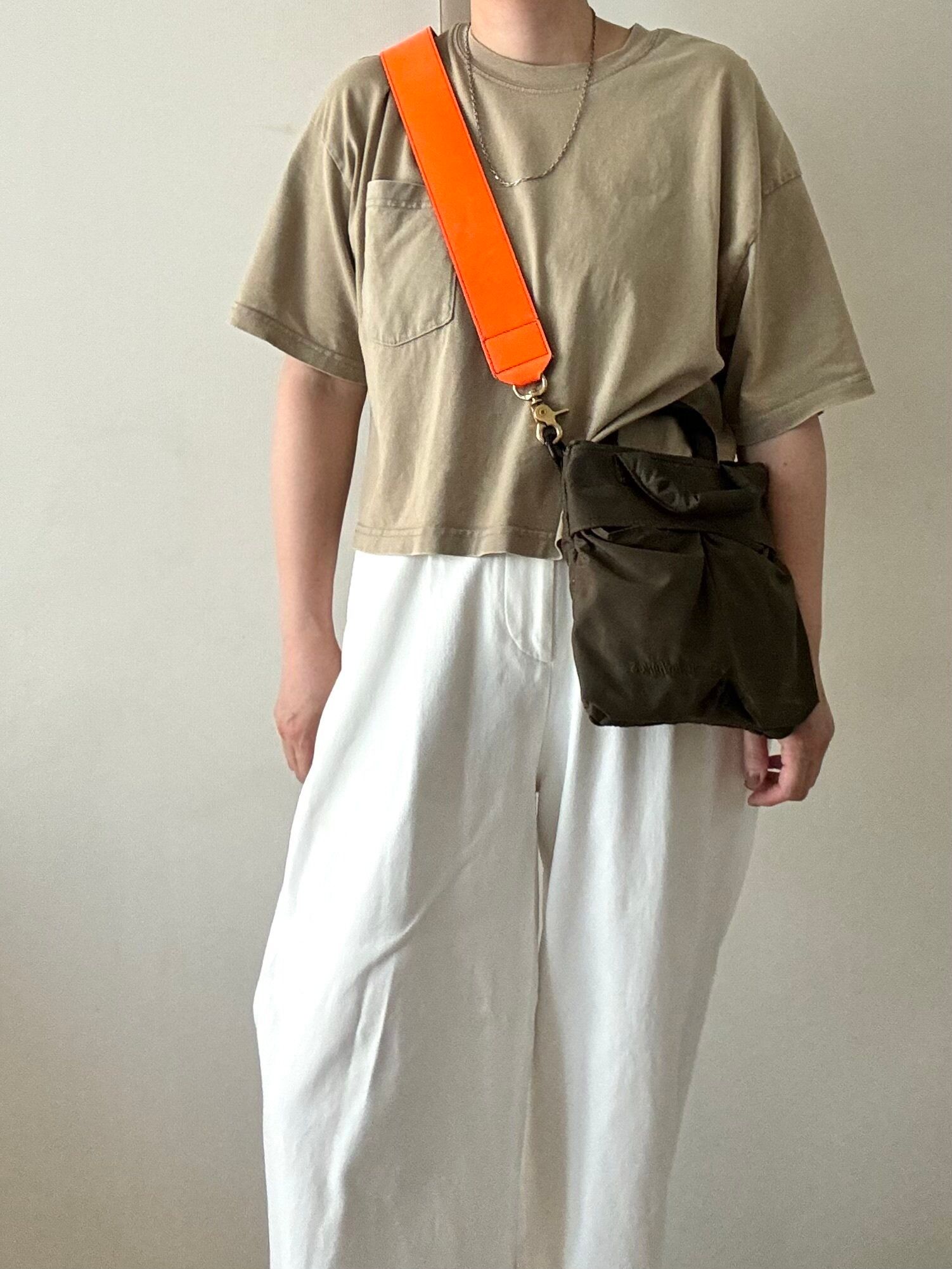 クロップドTシャツ