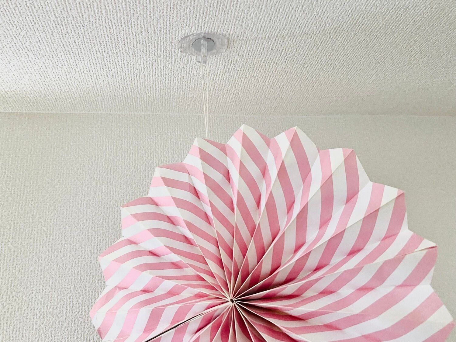 ダイソーで見つけた「きれいにはがせる天デコフック」は優れもの!