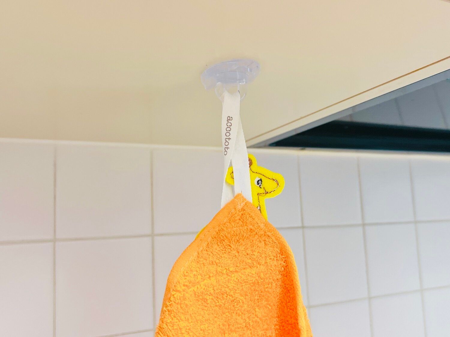 ダイソーで見つけた「きれいにはがせる天デコフック」は優れもの!