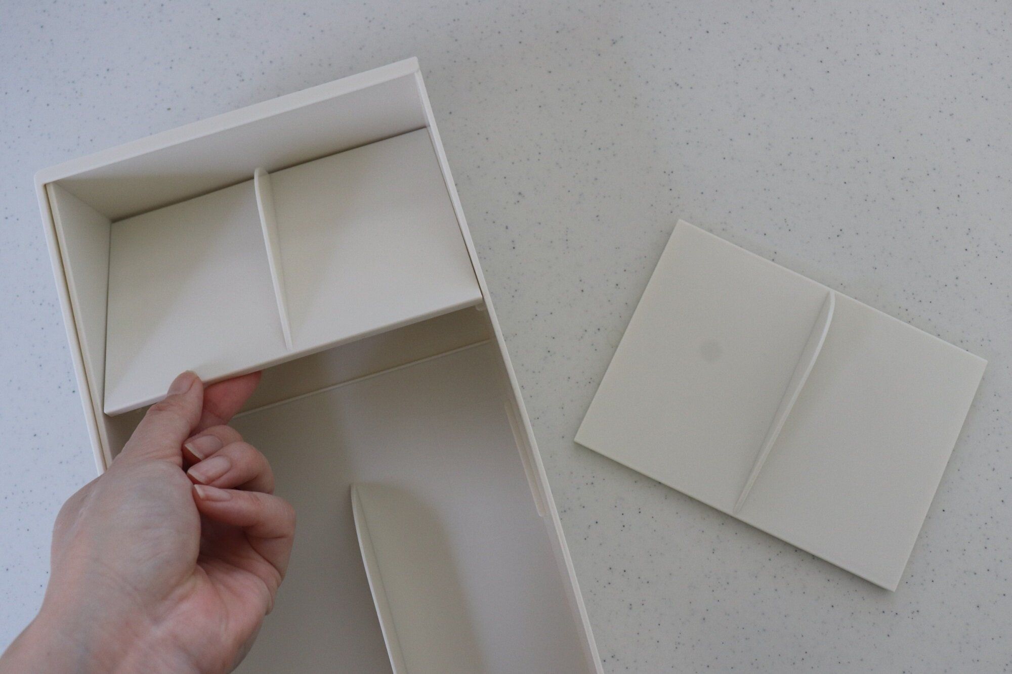 【3COINS】どんな引き出しでもシンデレラフィット!?スリコで見つけた550円収納グッズはキッチンで活躍間違いなし