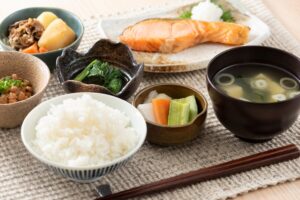 年100万円貯めてる人ってどんな物を食べているの？意外な事実が発覚！