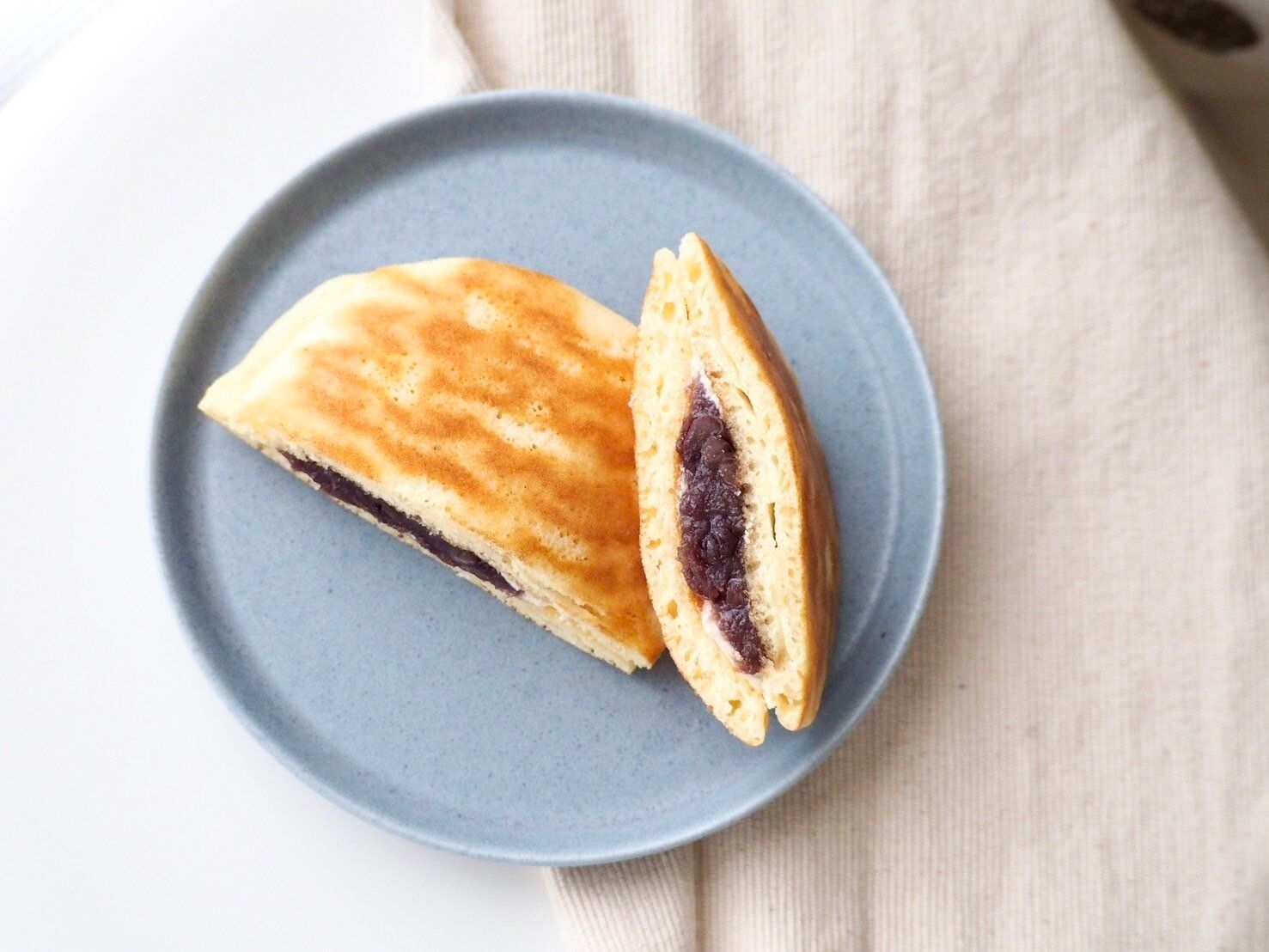 シャトレーゼ「北海道産バターどらやき」断面写真