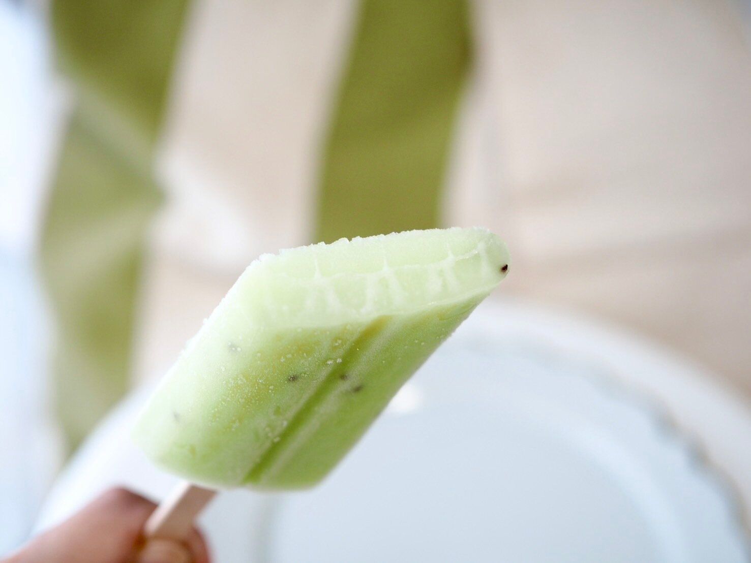 シャトレーゼ「果実食感バー グリーンキウイ」断面写真