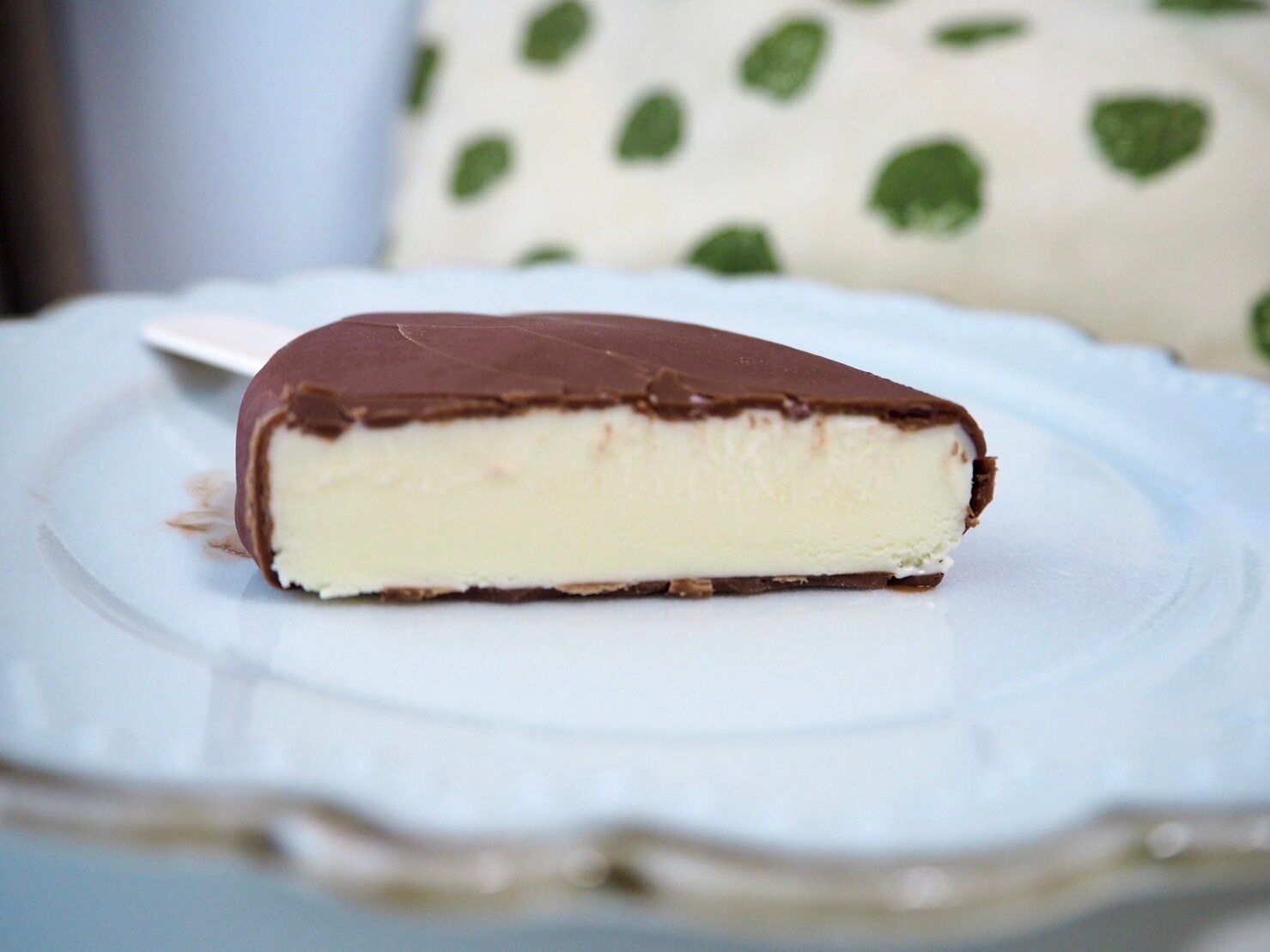 シャトレーゼ「Chateraise PREMIUM BAR HIGH MILK」断面写真