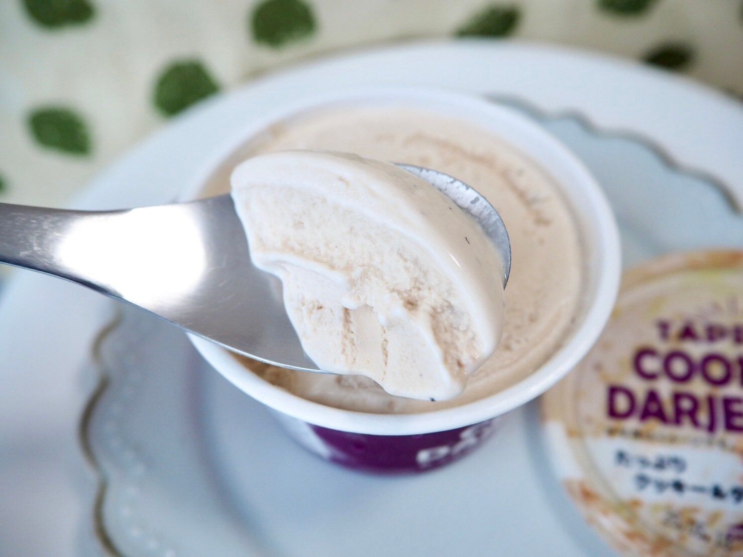 シャトレーゼ「たっぷりクッキー＆ダージリンティー」開封後写真