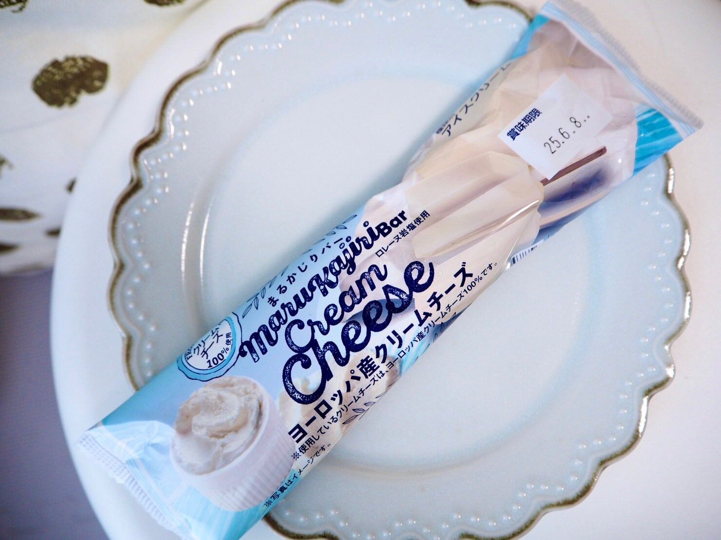 シャトレーゼ「まるかじりバー　クリームチーズ」商品写真