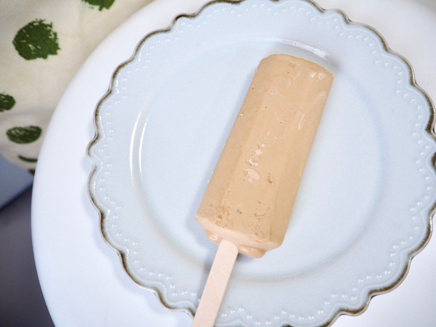 シャトレーゼ「八ヶ岳南牧村契約牧場しぼりたて牛乳バー 珈琲」開封後写真