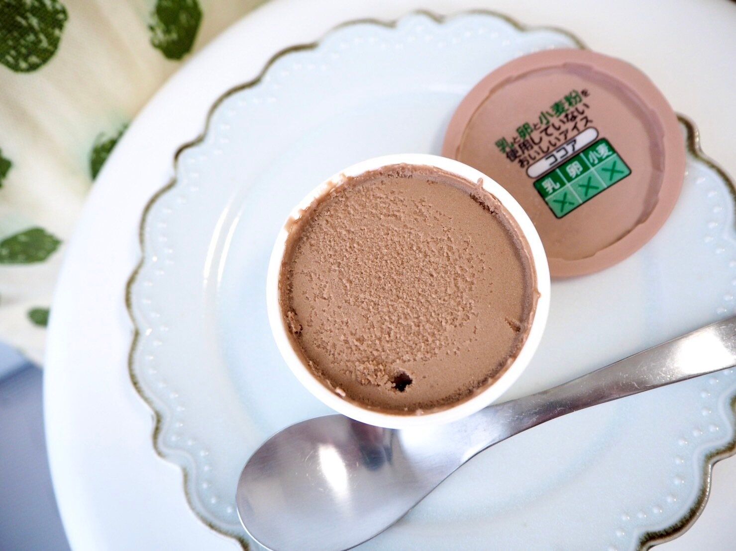 シャトレーゼ「乳と卵と小麦粉を使用していないおいしいアイス ココア」開封後写真