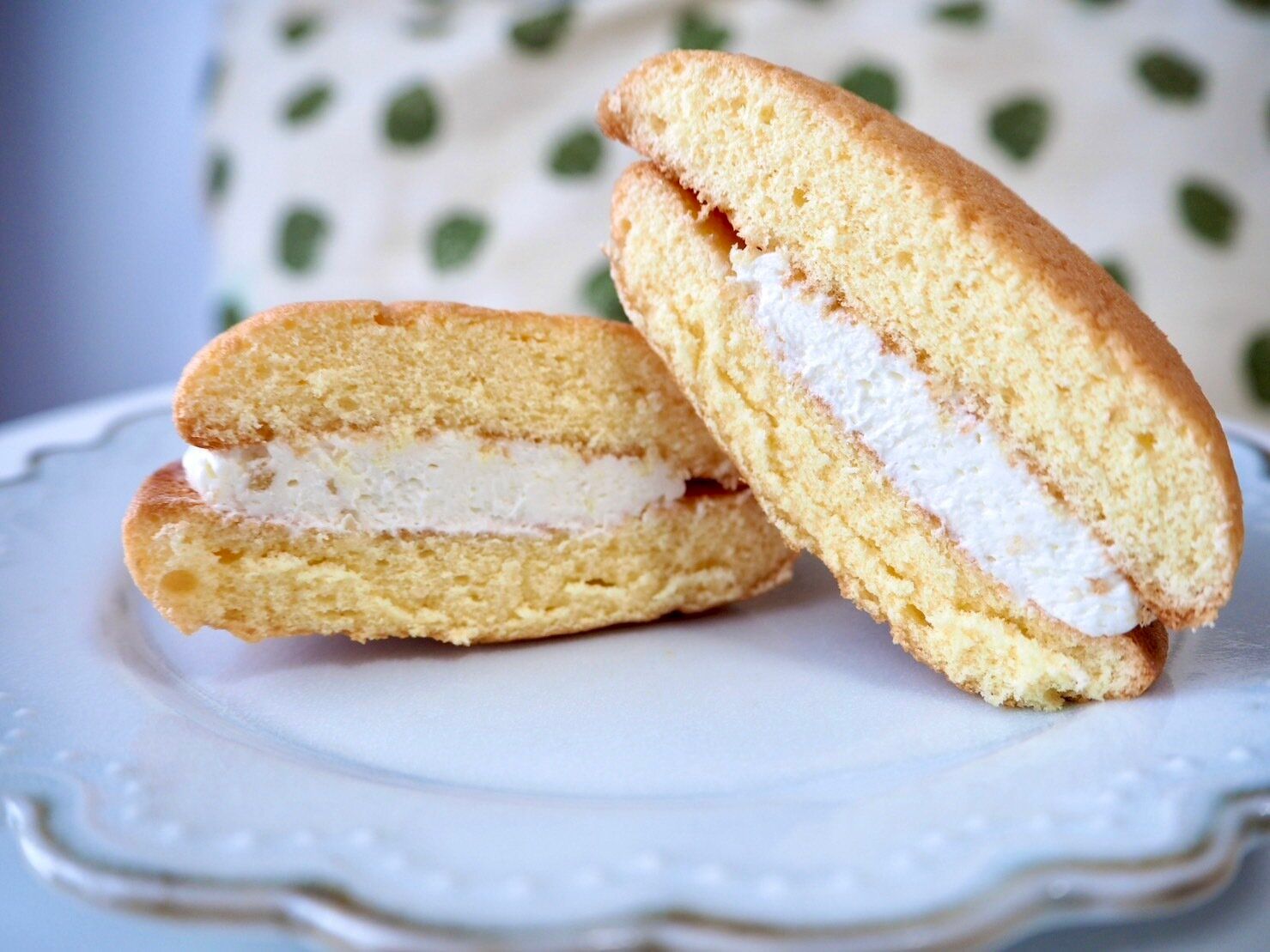 シャトレーゼ「瀬戸内レモンブッセ」断面写真