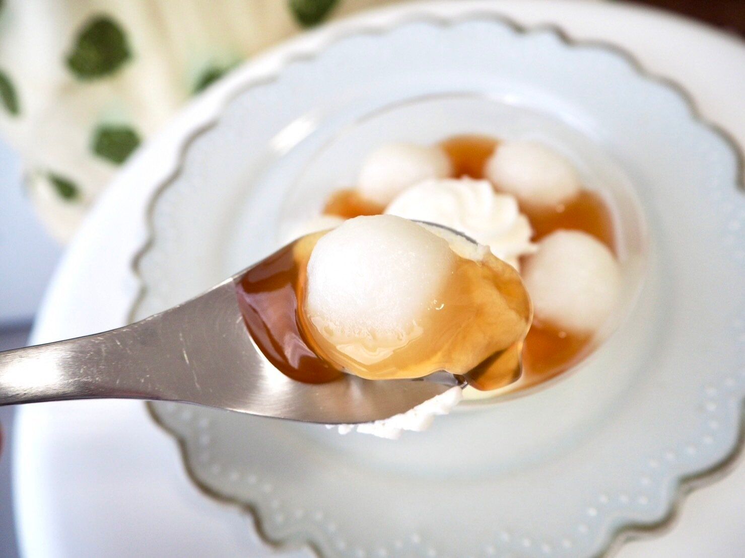 シャトレーゼ「フランス産クリームチーズとみたらし団子カップ」開封後写真