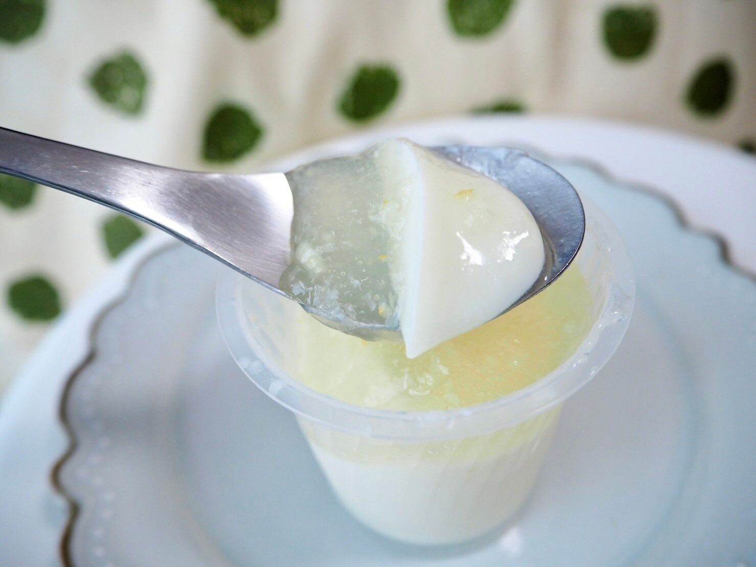 シャトレーゼ「瀬戸内レモンミルクプリン」開封後写真