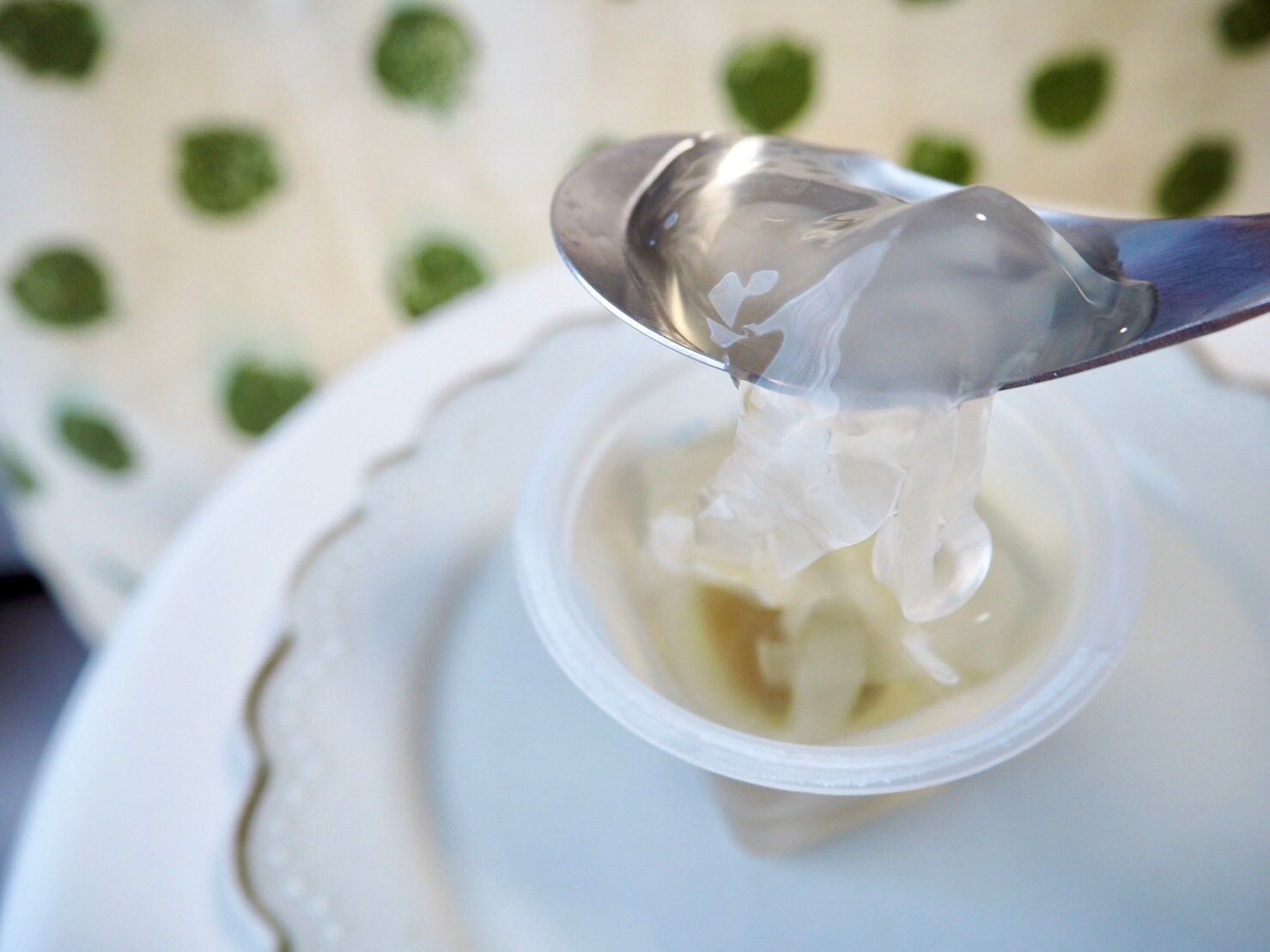 シャトレーゼ「白州名水　梅くずきり」開封後写真