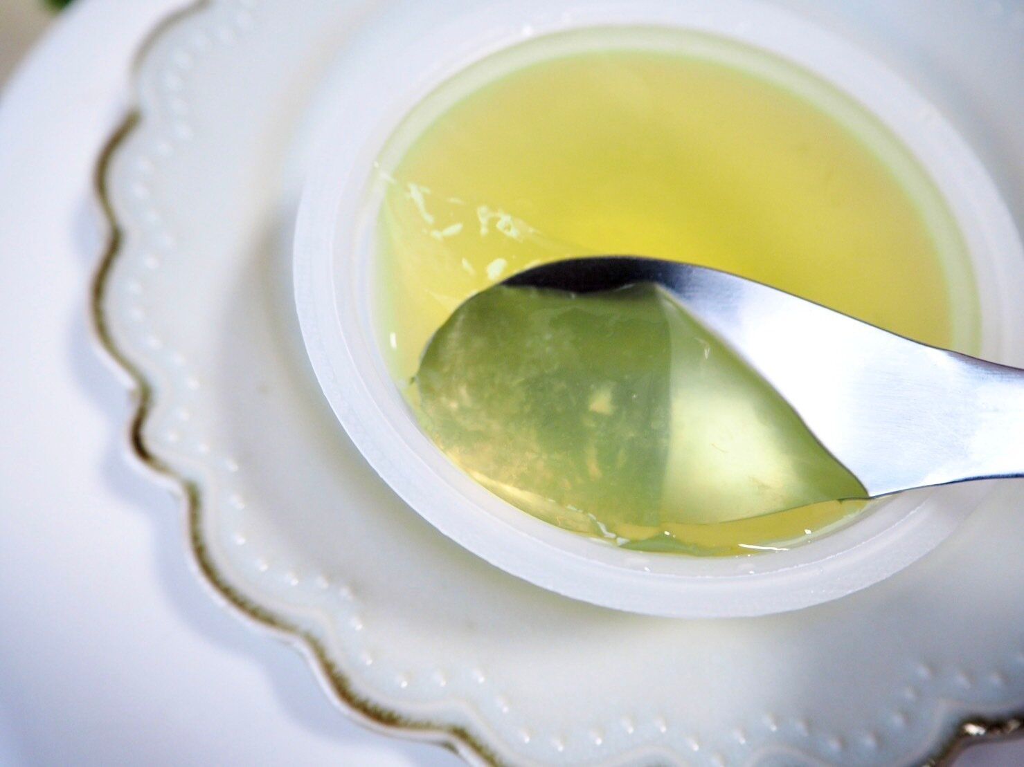 シャトレーゼ「フルーツのジュレ シャインマスカット」開封後写真