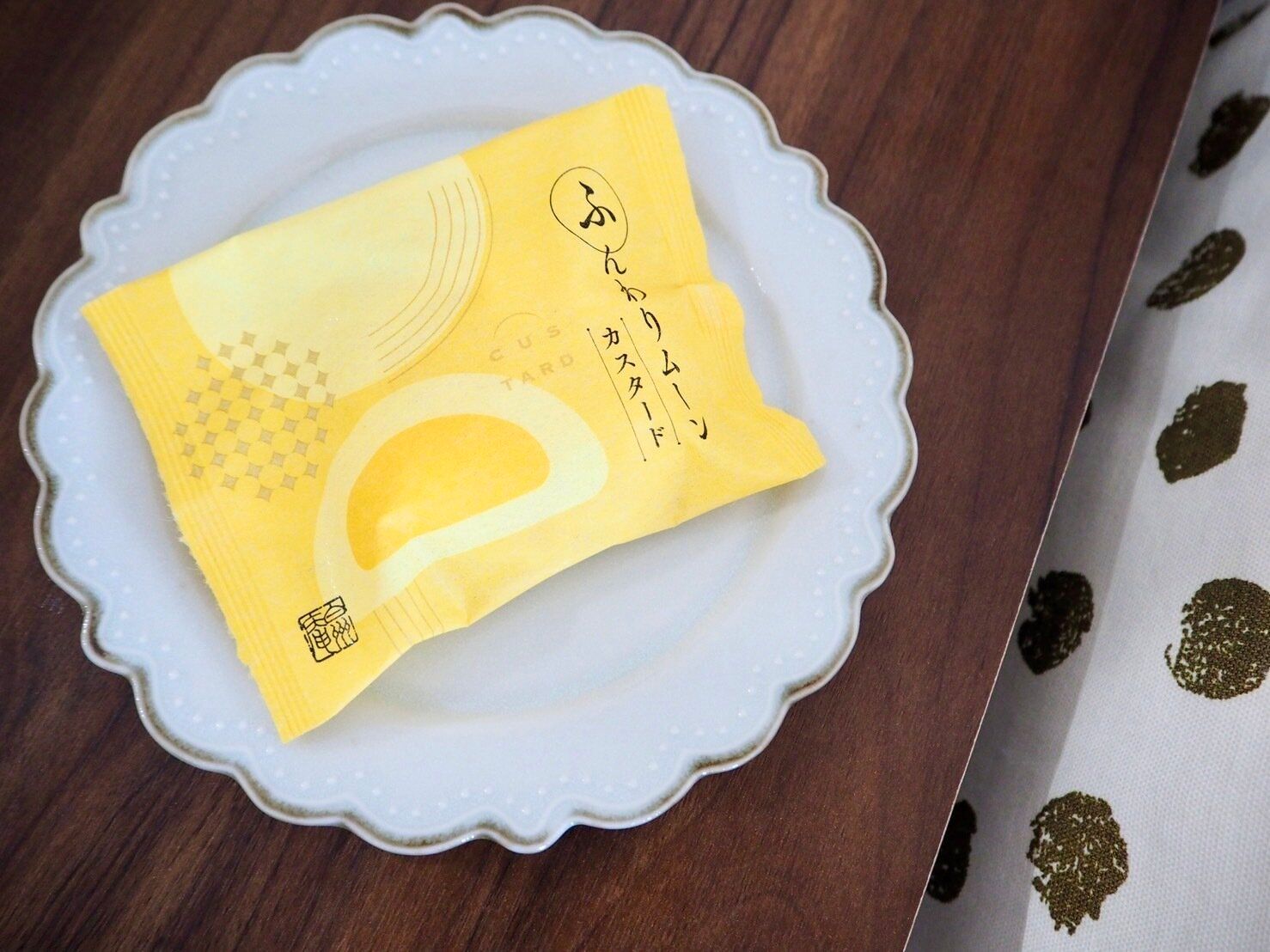 シャトレーゼ「ふんわりムーン　カスタード」商品写真