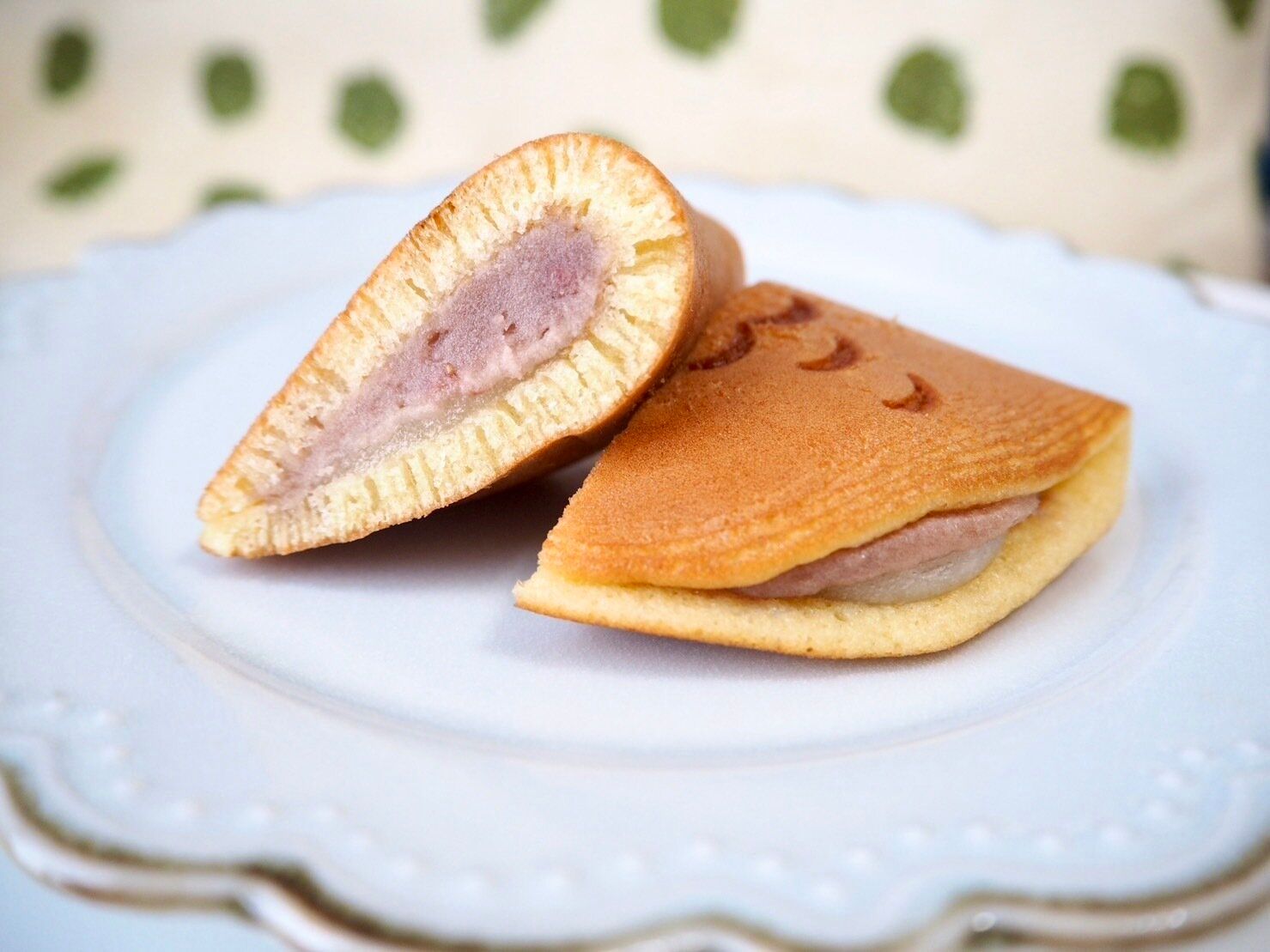 シャトレーゼ「こいのぼり　苺餡クリーム」断面写真