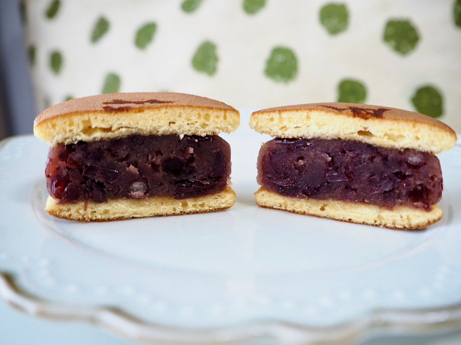 シャトレーゼ「丹波大納言どらやき 極」断面写真