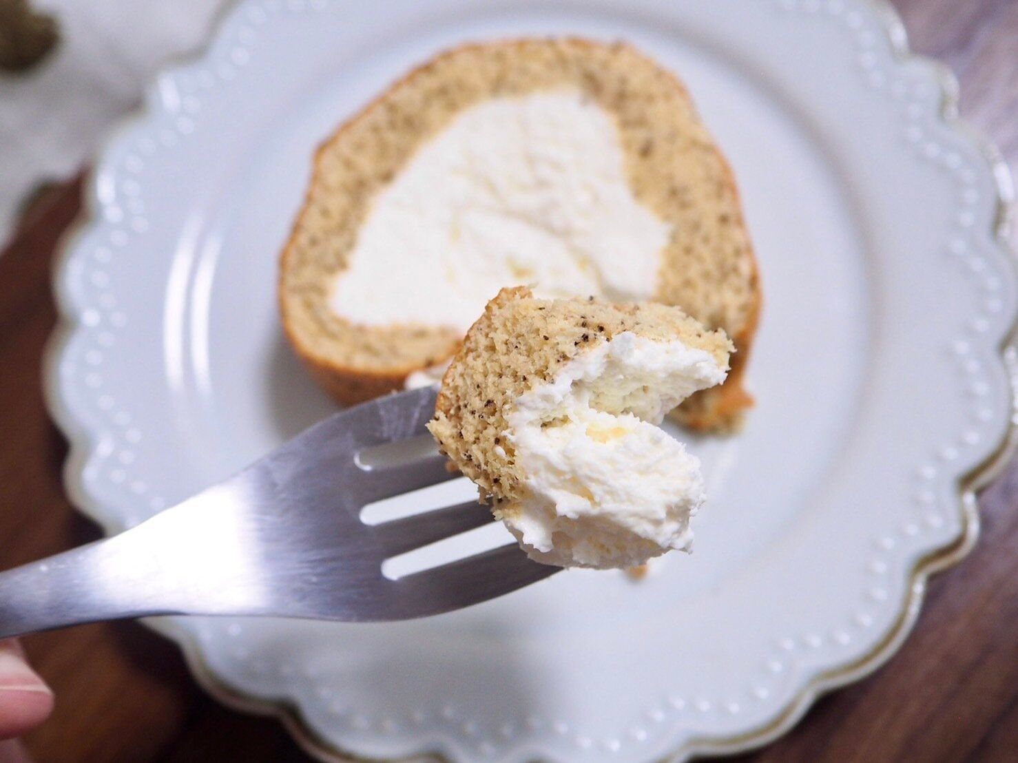 シャトレーゼ「瀬戸内レモンと紅茶のふんわりロール」断面写真