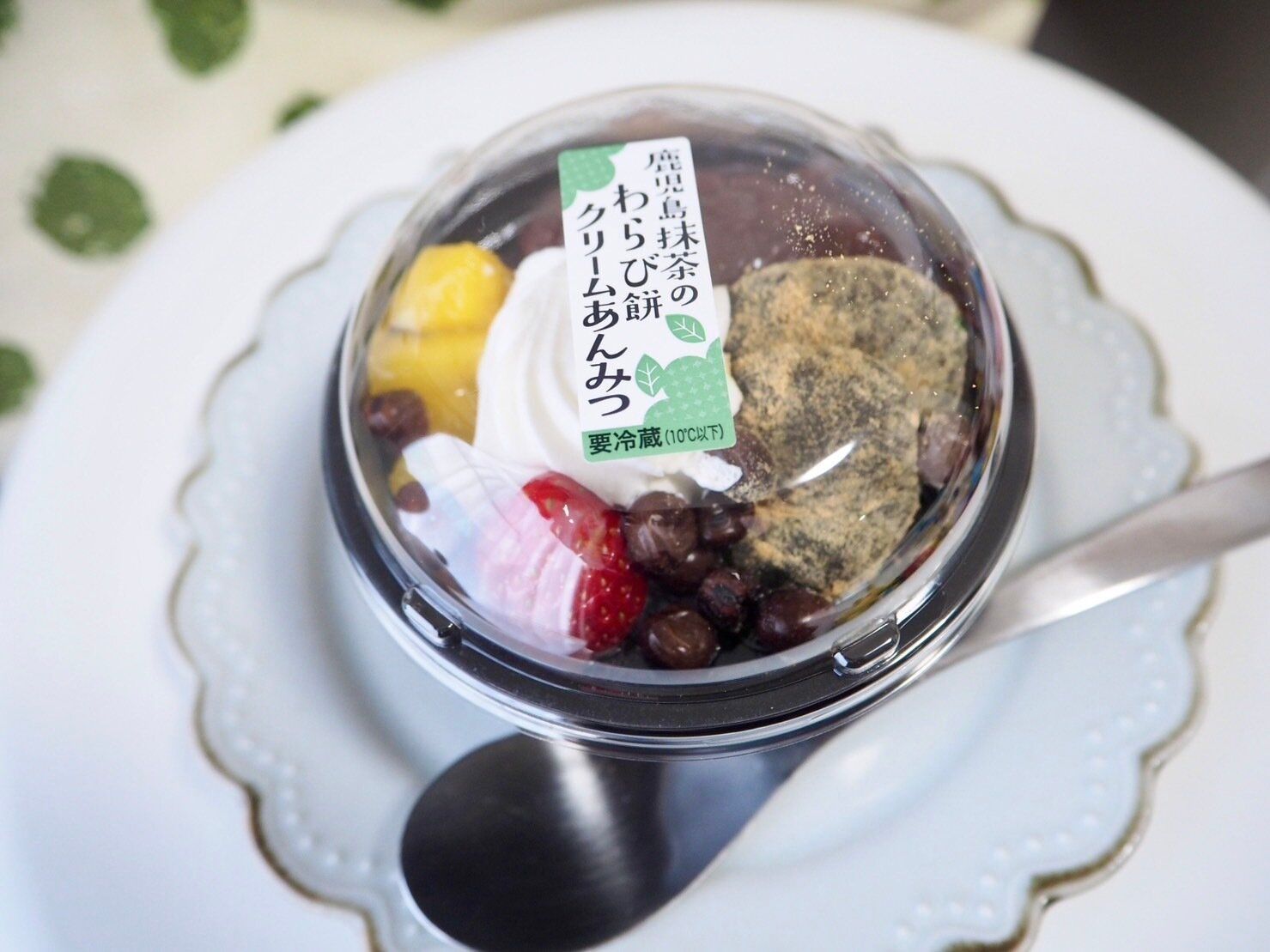 シャトレーゼ「鹿児島抹茶のわらび餅クリームあんみつ」商品写真