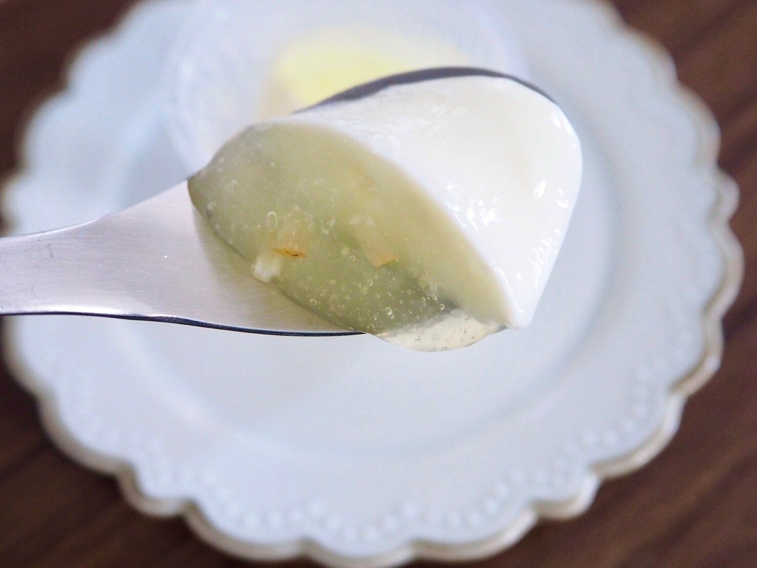 シャトレーゼ「瀬戸内レモンミルクプリン」開封後写真