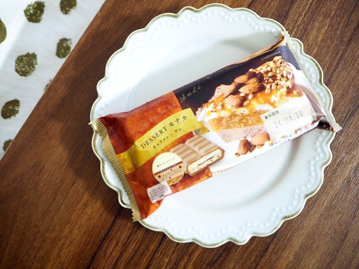 シャトレーゼ「デザートモナカ キャラメル・サレ」商品写真