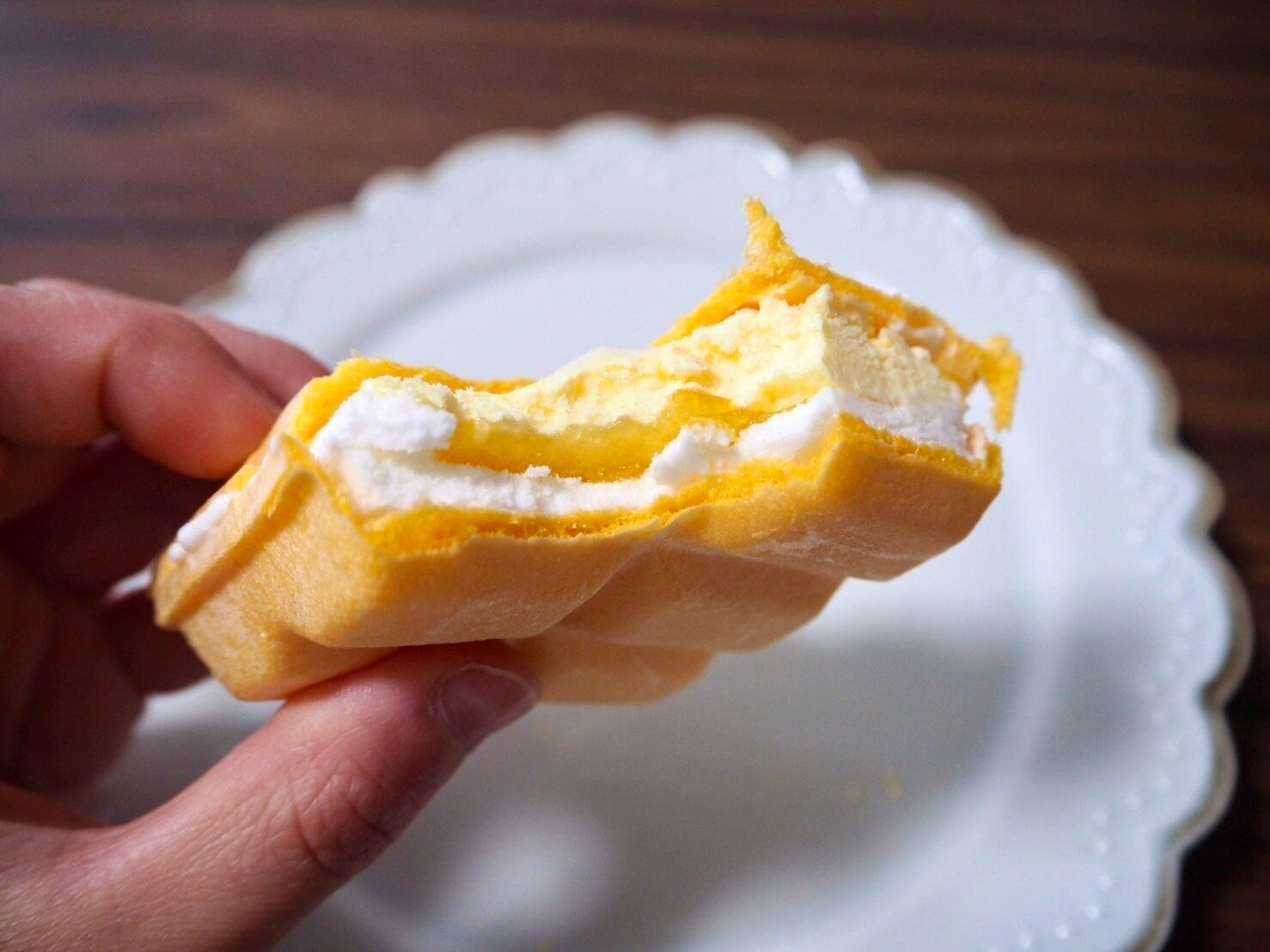 シャトレーゼ「デザートモナカ 瀬戸内レモンタルト」断面写真