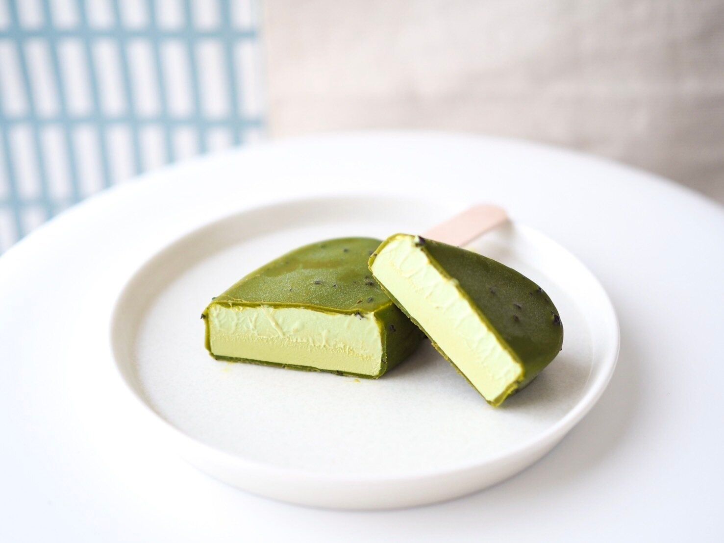 シャトレーゼ「ピュルテ　濃い宇治抹茶 」断面写真