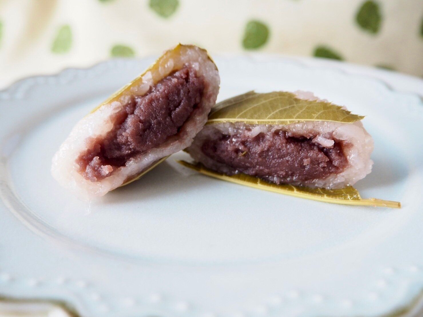 シャトレーゼ「大島桜の桜餅」断面写真