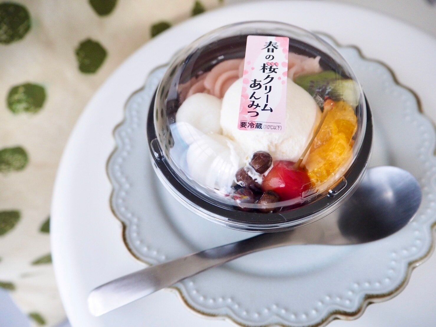 シャトレーゼ「春の桜クリームあんみつ」商品写真