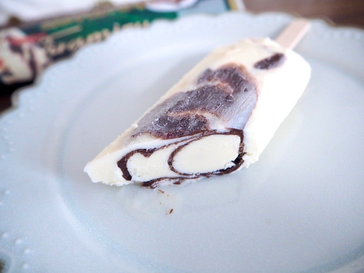 シャトレーゼ「大人のチョコバッキー　ティラミス」断面写真