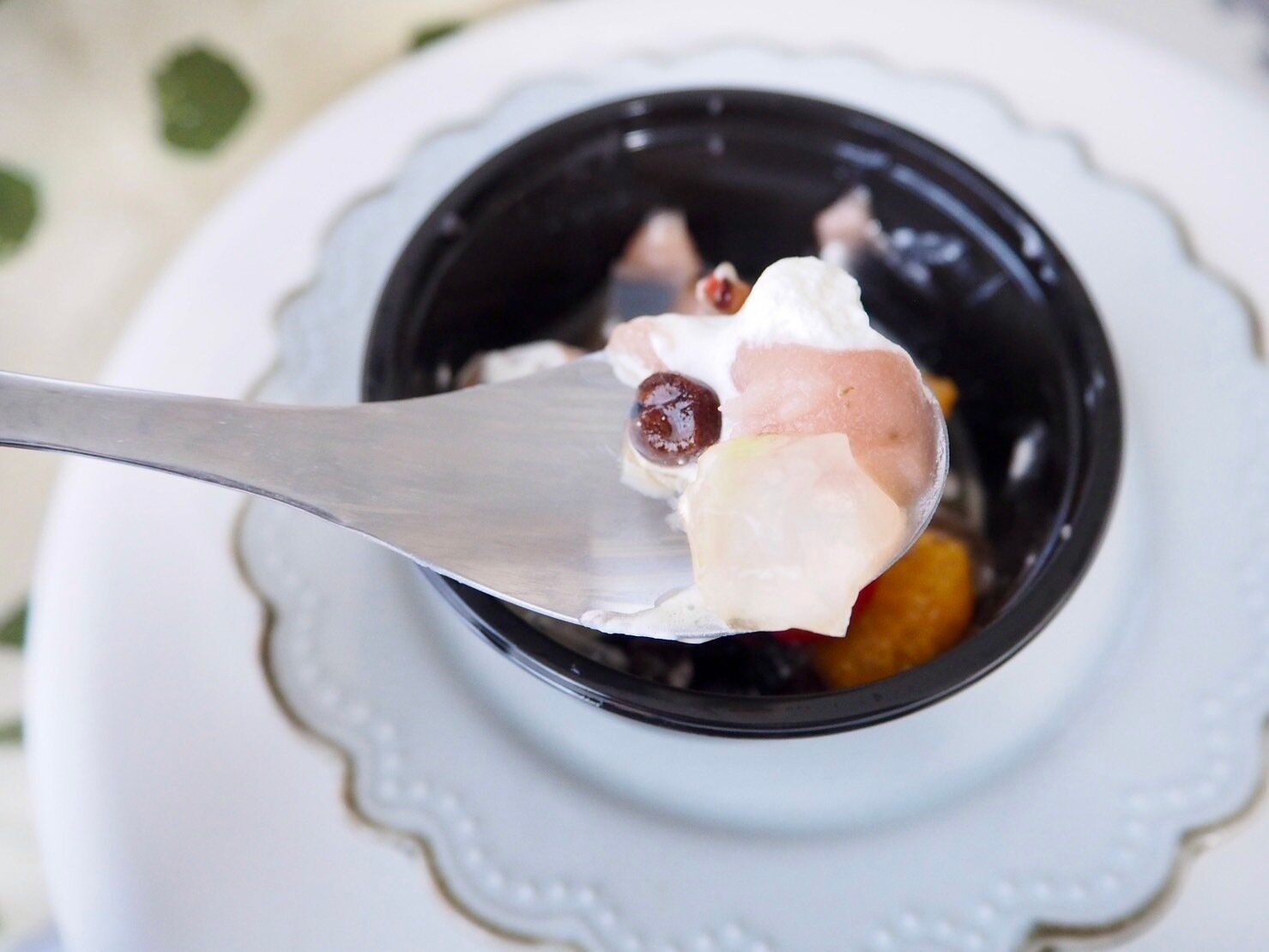 シャトレーゼ「春の桜クリームあんみつ」開封後写真