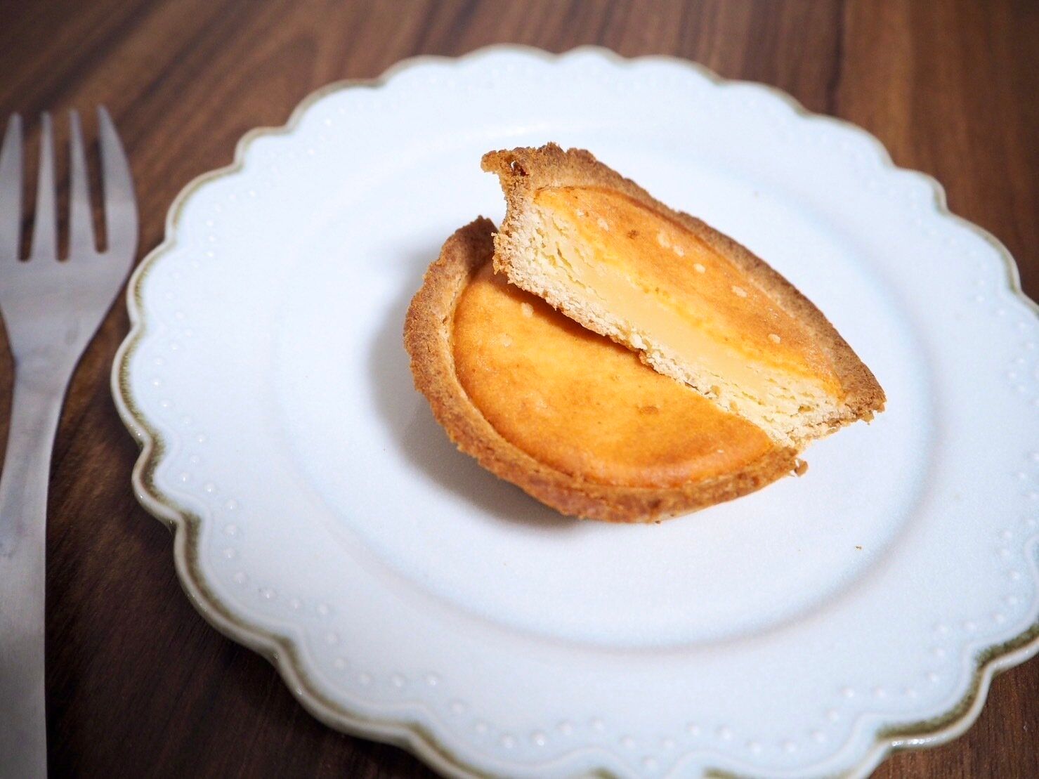 シャトレーゼ「ベイクドチーズタルト」断面写真